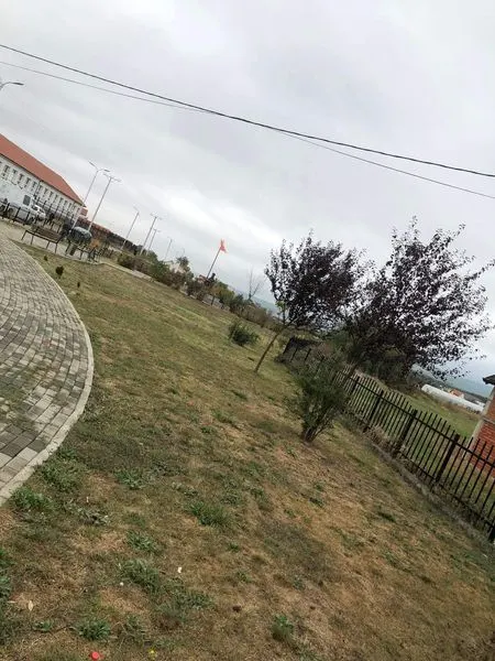 👷🏻‍♂️Angazhimi i Sektorit të Operativës të NPL "Ambienti" vazhdoj në kositjen e barit dhe pastrimi i hapësirës gjelbëruese, vendosja e flamurit të ri,  tek Lapidari "Fatmir Kërçeli" në fshatin Softaj.🌱
