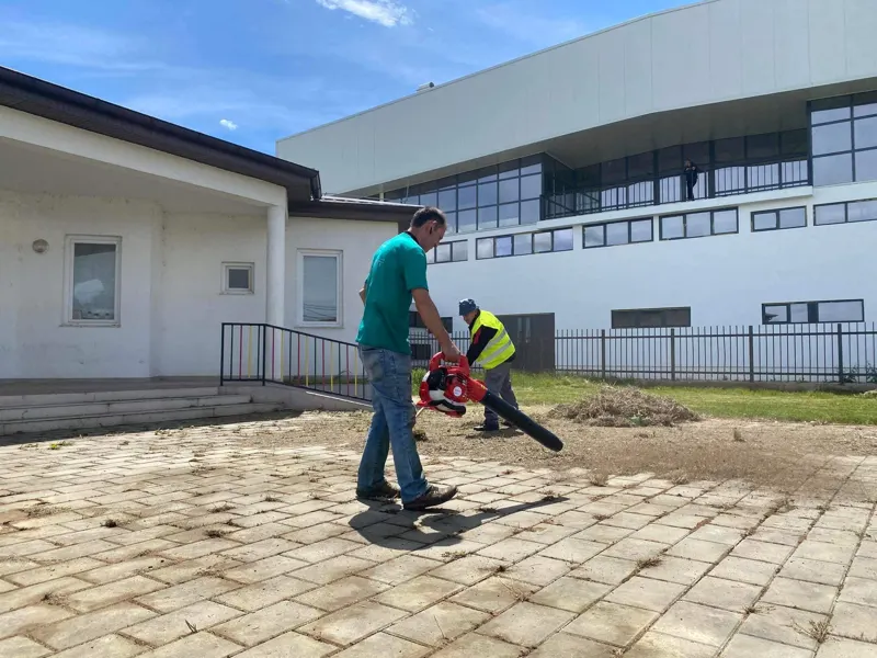 Obelisku "Maja e Lirisë", Qendra e Mjekësisë Familjare🏥, si dhe tek Kopshti i Fëmijëve  në fshatin Greme.