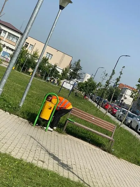 Kositja e barit ,mirëmbajtja e parkut dhe hapësirave gjelbëruese në rr. "Uran Tinova". 🍀