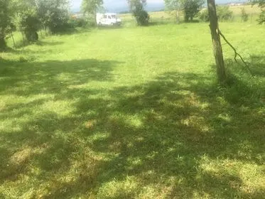 Pastrimi dhe kositja e barit te varrezat Ortodokse në fshatin Bablak.