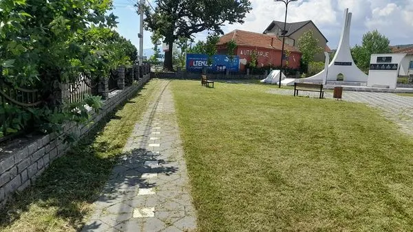 Mirëmbajtja e hapësirave të gjelbërta ,kositja dhe pastrimi i barit tek Obelisku "Maja e Lirisë" në fshatin Greme. 🍀