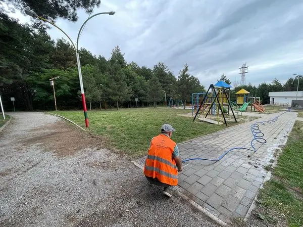 Mirëmbajtja dhe pastrimi 💦tek parku "Liria".