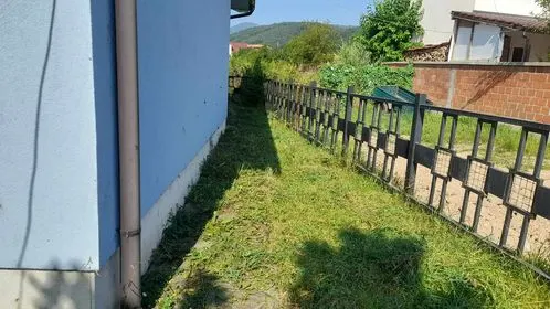 Mirëmbajtja e hapësirave të gjelbërta , kositja dhe pastrimi i barit teK  "Zyra e Gjendjes Civile"në fshatin Gaçkë. 🍀