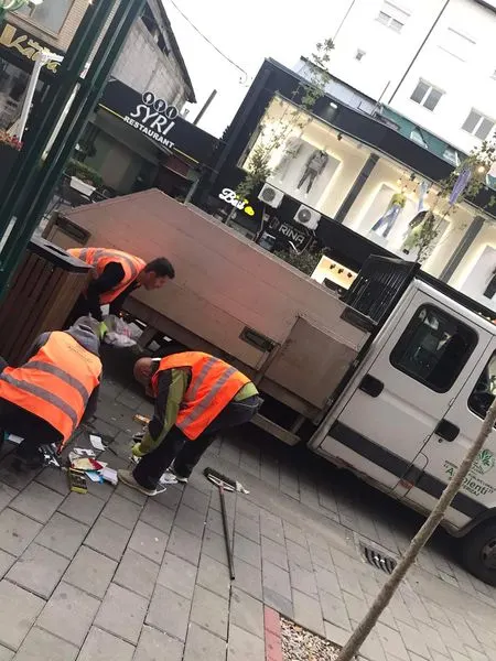 Mirëmbajtje dhe pastrim tek Bulevardi "Dëshmorët e Kombit".