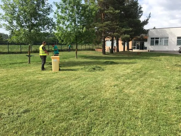 Ambulanta e Mjekësisë Familjare 🏥, Fusha e Sportit⚽️ dhe tek Shkolla "Besim Rexhepi" në fshatin Komogllavë.