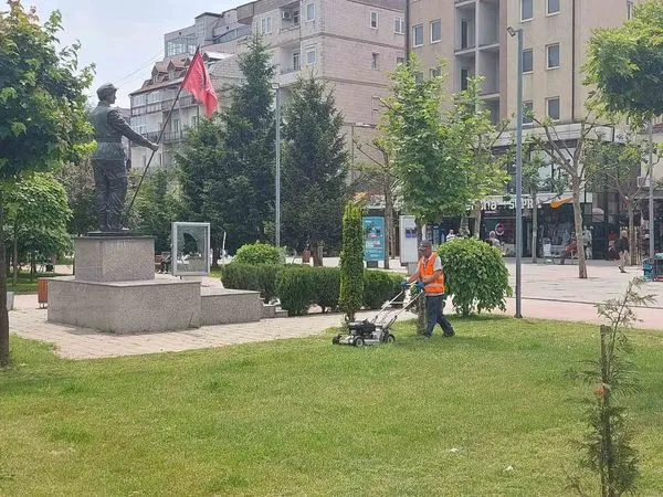 Kositja e barit,pastrimi i hapësirës së gjelbërt tek Lapidari "Hyrë Emini". 🍀