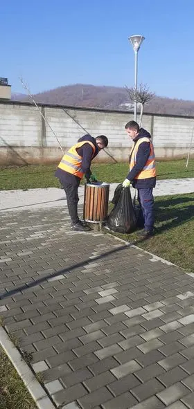 Punonjësit e hapësirave të gjelbërta të NPL "Ambienti" Ferizaj.