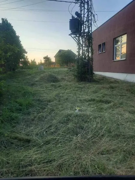 Pastrimi i barit dhe barishteve tek "Lapidari i Dëshmorëve" dhe kositja e barit ,pastrimi i hapësirës gjelbëruese te "Qendra e Mjekësisë Familjare" në fshatin Pleshinë. 🍀