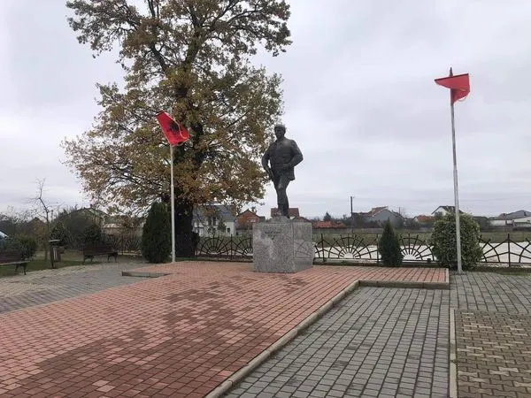 Mirëmbajtja e hapësirës gjelbruese♻️, pastrimin e kubëzave🧹 dhe pastrimin e Lapidarit "Brahim Ademi", në Koshare.