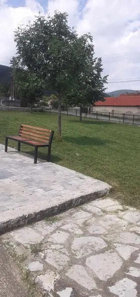 Kositja e barit dhe mirëmbajtja e hapësirës gjelbëruese tek Lapidari "Sejdi Sejdiu" në fshatin Nerodime . 🍀