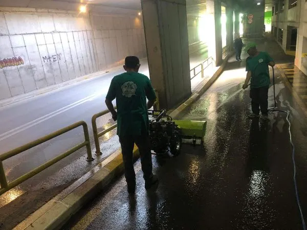 💦Larja e parkingut nëntokësor për vetura🚗