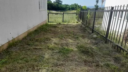 Mirëmbajtja e hapësirave të gjelbërta , kositja dhe pastrimi i barit tek "Zyra e Gjendjes Civile" në fshatin Dardani. 🍀