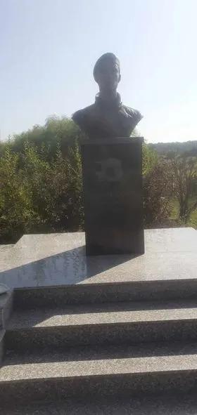 Kositja e barit ,pastrimi  në hapësirën e gjelbërt në fshatin Softaj tek Lapidari "Fatmir Kërçeli". 🍀