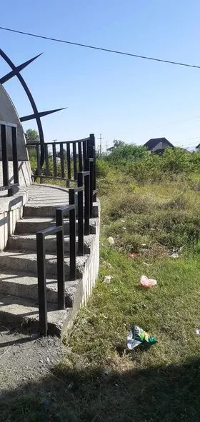 Kositja e barit dhe pastrimi i hapësirës gjelbëruese tek Lapidari i Dëshmorëve "Ramadan Salihu dhe Hasan Qerkini" në fshatin Zaskok. 🍀