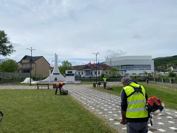 Obelisku "Maja e Lirisë", Qendra e Mjekësisë Familjare🏥, si dhe tek Kopshti i Fëmijëve  në fshatin Greme.