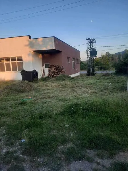 Pastrimi i barit dhe barishteve tek "Lapidari i Dëshmorëve" dhe kositja e barit ,pastrimi i hapësirës gjelbëruese te "Qendra e Mjekësisë Familjare" në fshatin Pleshinë. 🍀