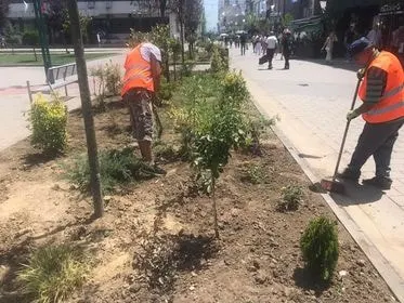 Vijon çdo ditë angazhimi ynë për mirëmbajtjen dhe pastrimin e qytetit♻️.