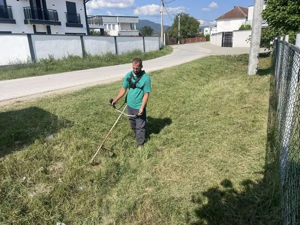 Ambulanta e Mjekësisë Familjare në fshatin Varosh dhe në fshatin Nikadin mirëmbajtja e hapësirës së gjelbërt🍀