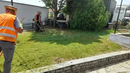 Kositja dhe pastrimi i barit ,mirëmbajtja e hapësirave të gjelbërta tek Lapidari "Ibrahim B. Shabani"në fshatin Slivov. 🍀