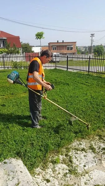 Kositja e barit ,pastrimi i hapësirave të gjelbërta tek Lapidari "Sejdi Sejdiu". 🍀