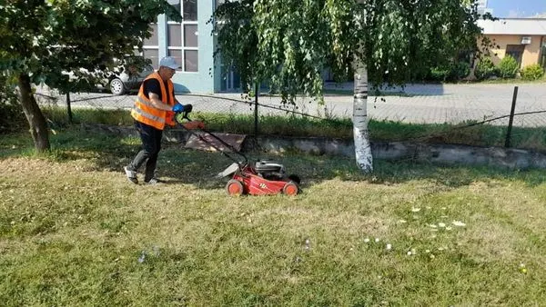 Në vazhdën e aktiviteteve për mirëmbajtjen e secilës hapësirë të gjelbërt 🍀 publike, sot vazhduam punën dhe angazhimin tonë në lapidarin "Driton Islami" dhe pjesën tek Rrethi i Shqiponjës.