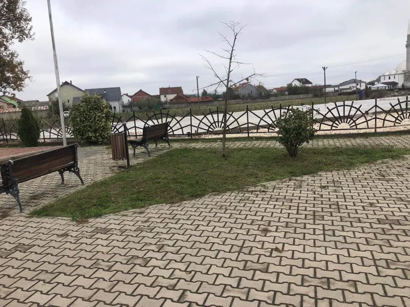 Mirëmbajtja e hapësirës gjelbruese♻️, pastrimin e kubëzave🧹 dhe pastrimin e Lapidarit "Brahim Ademi", në Koshare.