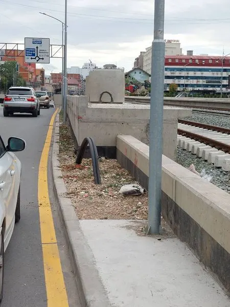 Mbledhja e mbeturinave,pastrimi i barit dhe barishteve ,mirëmbajtja e hapësirave të gjelbërta rreth rrugës "Ahmet Kaçiku".