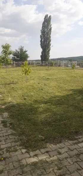 Mirëmbajtja e hapësirës së gjelbërt ,kositja dhe pastrimi i barit tek "Qendra e Mjekësisë Familjare 7 "në fshatin Neredime. 🍀
