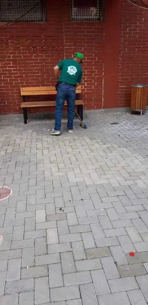 Mbledhja e mbeturinave dhe pastrimi i hapësirës publike te banesat kolektive. 🍀