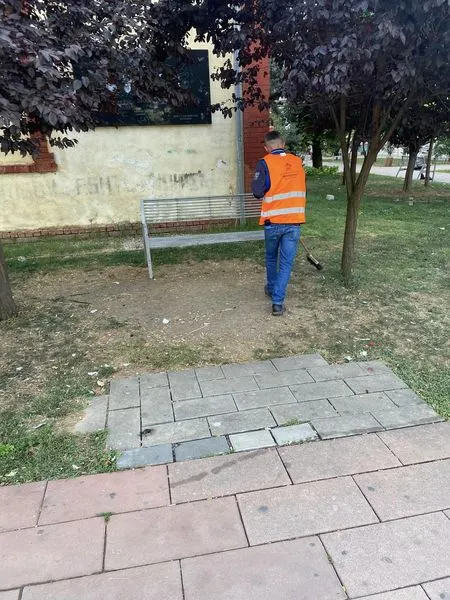 Të dashur qytetarë ju urojmë ditë të mbarë sot, me këto pamje të pastrimit të Bulevardit "Dëshmorët e Kombit".