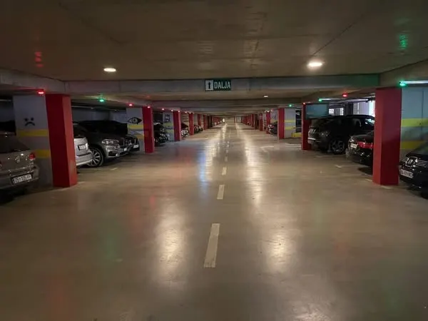 🚗🅿️ PARKIMI NËNTOKËSOR – KOMODITET DHE SIGURI!
