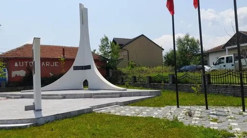 Kositja e barit, pastrimi i hapësirës së gjelbërt tek "Qendra e Mjekësisë Familjare 3" dhe tek Obelisku "Maja e Lirisë" në fshatin Greme. 🍀