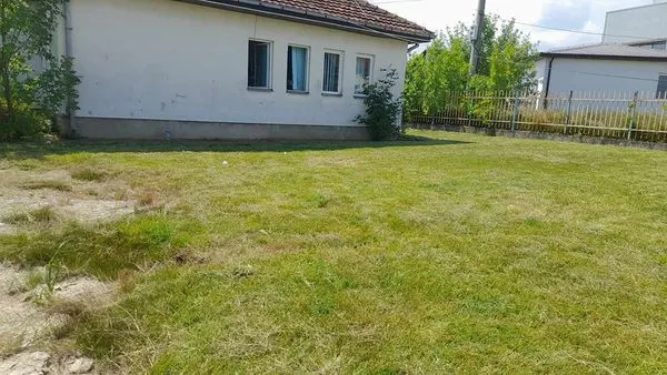 Kositja dhe pastrimi i barit ,mirëmbajtja e hapësirave të gjelbërta tek "Qendra e Mjekësisë Familjare" në fshatin Greme. 🍀