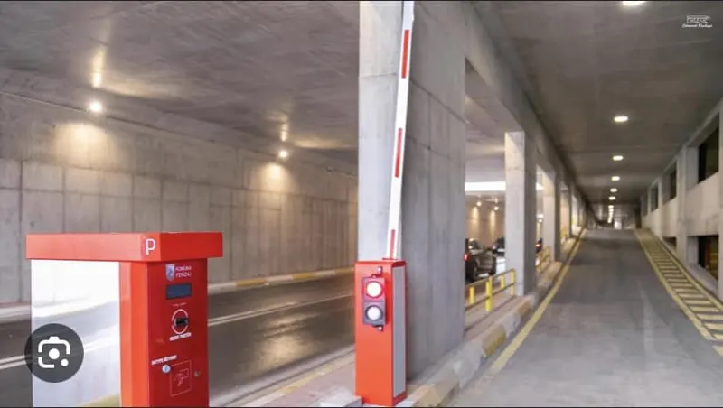 Drejtori i Ndërmarrjes Publike Lokale "Ambienti" Sh.A Ferizaj Arton Gavazi sot vizitoj parkingun nëntokësor të qytetit 🚙