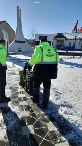 🦺 Heqja e borës❄️, dhe pastrimi i kubëzave tek Obelisku "Maja e Lirisë" në fshatin Greme 👷🏻‍♂️🧹.