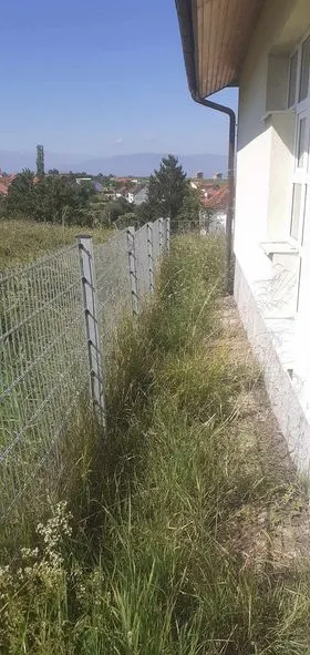 Mirëmbajtja ,kositja dhe pastrimi i barit në oborrin tek "Ambulanta e Mjekësisë Familjare"në fshatin Mirash. 🍀