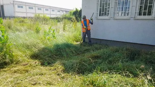 Mirëmbajtja e hapësirës së gjelbërt ,kositja dhe pastrimi i barit tek "Zyra e Gjendjes Civile" dhe Bibloteka Publike "Sadik Tafarshiku" dega Talinoc i Muhaxherëve. 🍀