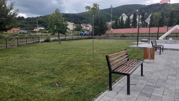 Aktiviteti i radhës në Nerodime, në mirëmbajtjen e hapësirës gjelbruese♻️, pastrimin e kubëzave🧹 dhe patrimin e Lapidarit "Sejdi Sejdiu - Labinoti".
