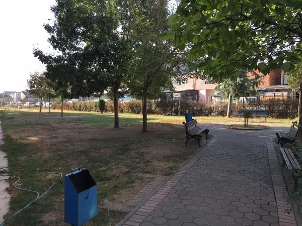 🎒📚 Përfunduar me sukses mirëmbajtja dhe kositja e barit në shkollën "Ahmet Hoxha"!