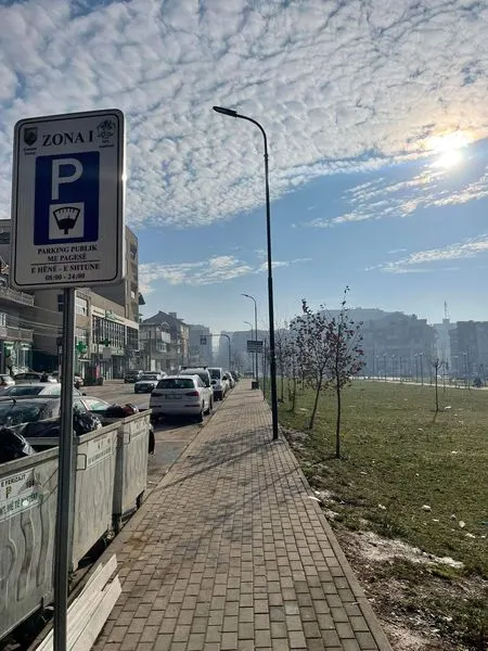 🅿️Vendosja e shenjave standarte të komunikacionit për pagesën e parkingut në qytet, zonat ku menaxhohen nga NPL "Ambienti" Ferizaj.