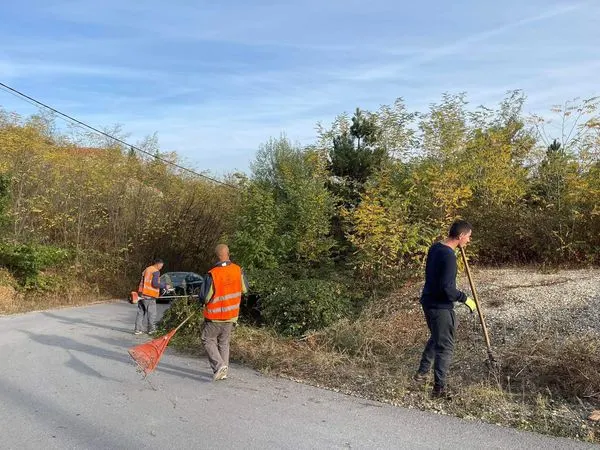 👷🏻‍♂️NPL "Ambienti", ka ndërmarr aksion në pastrimin dhe lirimin e rrugës, e cila dërgon tek Instituti i Shëndetësisë Publike në Ferizaj.