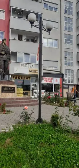 Vendosja e flamujve të ri tek Lapidari "Ahmet Kaçiku". 🍀🇦🇱