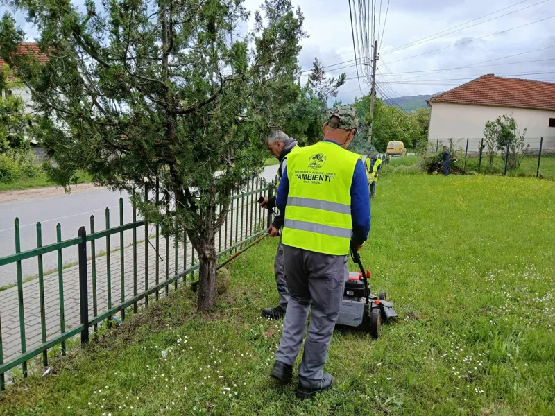 Mirëmbajtja e Fushës së Sportit, Lapidarin e Dëshmorëve, Ambulantën e Mjekësisë Familjare dhe tek Zyra e Gjendes Civile në fshatin Gaçkë.