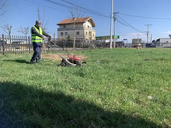 Bibloteka Publike "Sadik Tafarshiku" në fshatin Talinoc i Muhaxherëve.