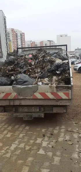 Mirëmbajtja e hapësirës dhe pastrimi i mbeturinave në oborrin e shkollës "Elena Gjika","Shaban Hashani"si dhe në oborrin e banesave kolektive në rrugën "Vëllezërit Gërvalla"🏙