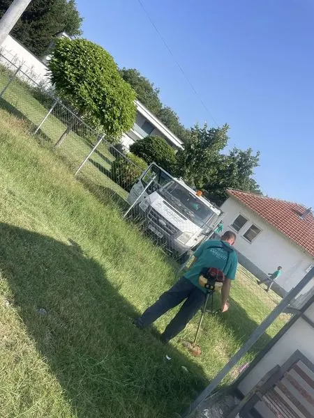 Ambulanta e Mjekësisë Familjare në fshatin Varosh dhe në fshatin Nikadin mirëmbajtja e hapësirës së gjelbërt🍀