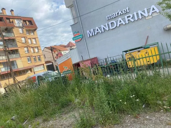 Mirëmbajtja e hapësirës tek ish-Qapit brenda dhe jashtë oborrit, ku tani aktivitetin e tyre e zhvillojnë Organizatat Jo Qeveritare.