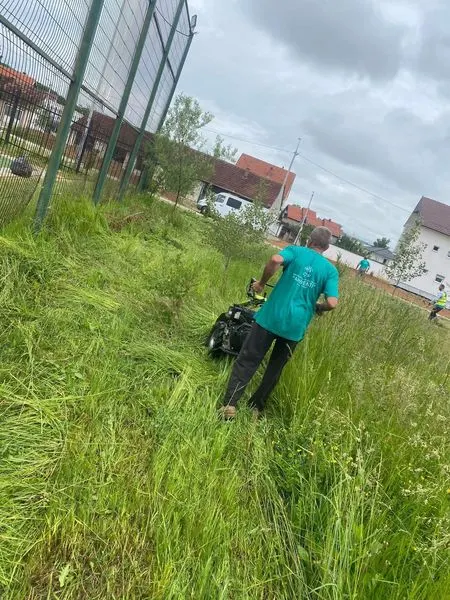 Parku dhe Fusha Sportive në fshatin Lloshkobare.