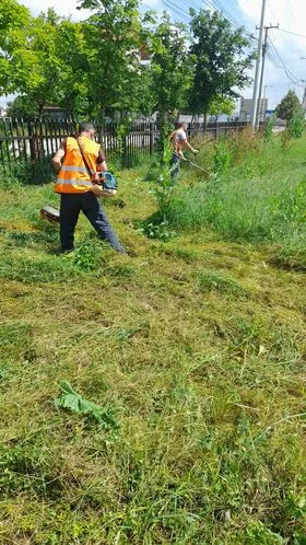 Mirëmbajtja e hapësirës së gjelbërt ,kositja dhe pastrimi i barit tek "Zyra e Gjendjes Civile" dhe Bibloteka Publike "Sadik Tafarshiku" dega Talinoc i Muhaxherëve. 🍀