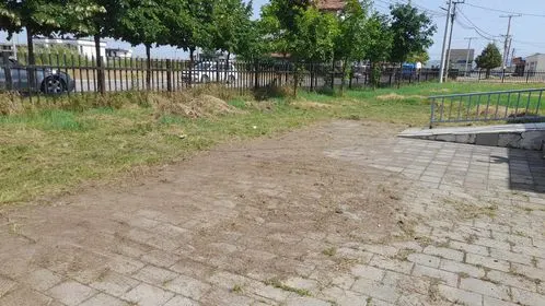 Kositja dhe pastrimi i barit,mirëmbajtja e hapësirës së gjelbërt, tek "Zyra e Gjendjes Civile " në fshatin Talinoc. 🍀